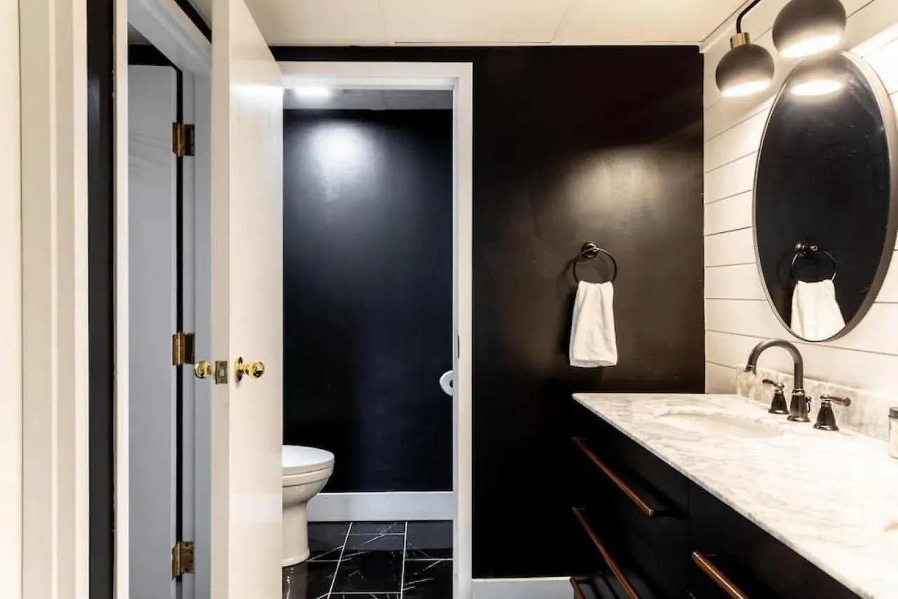 Famous Music Row Presidential Suite 2 Bedroom, 2 Bathroom, 4 Beds Nashville 0*,  Stati Uniti
