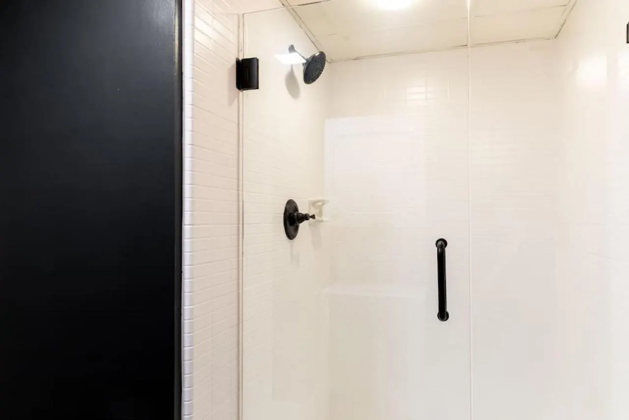 Famous Music Row Presidential Suite 2 Bedroom, 2 Bathroom, 4 Beds Nashville