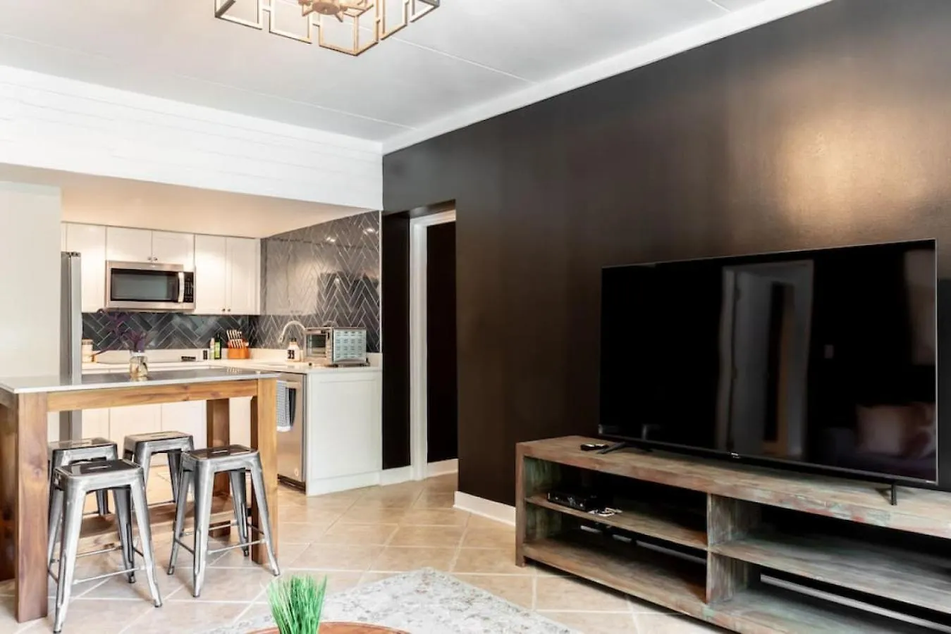 Famous Music Row Presidential Suite 2 Bedroom, 2 Bathroom, 4 Beds Nashville