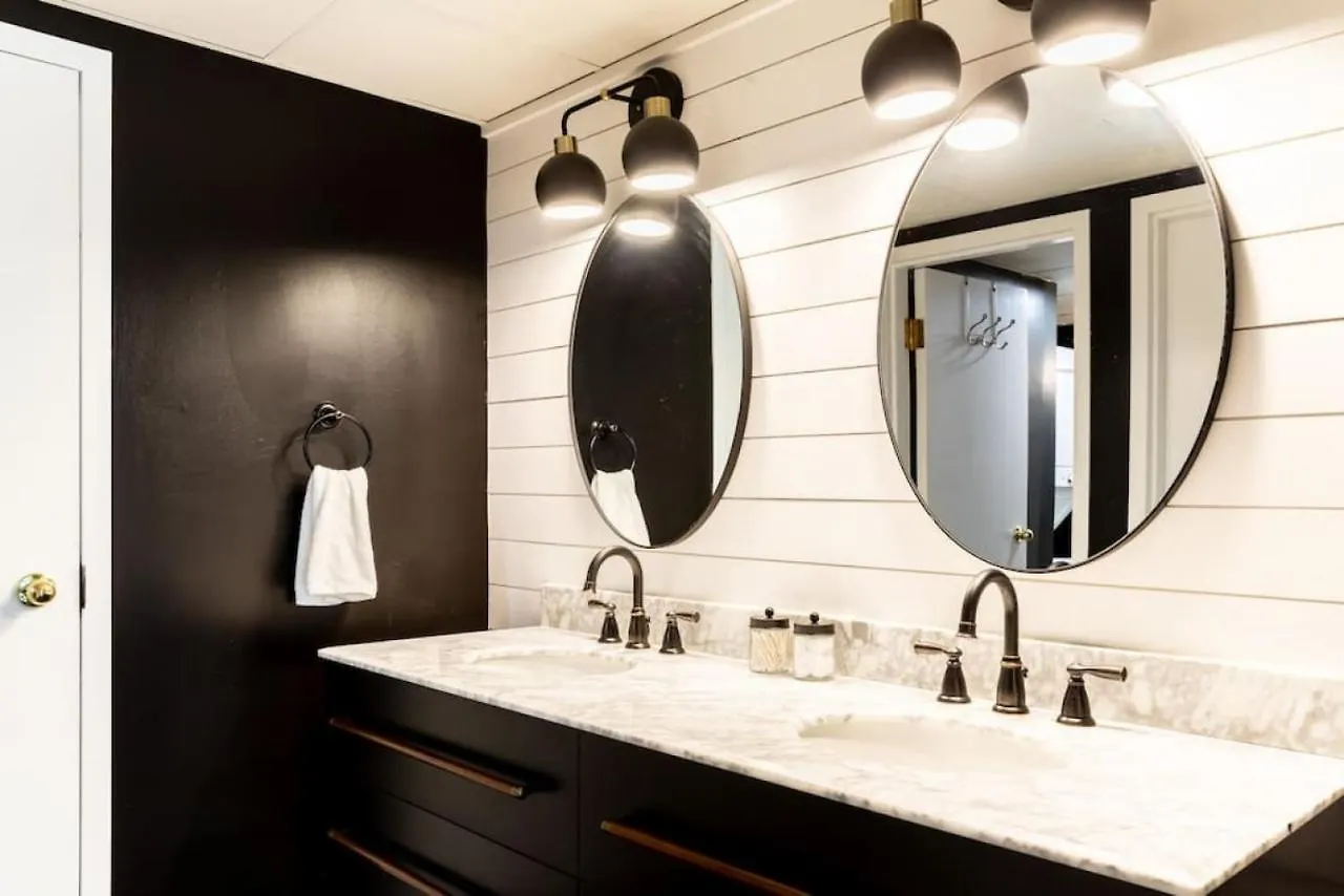 Holiday home Famous Music Row Presidential Suite 2 Bedroom, 2 Bathroom, 4 Beds Nashville
