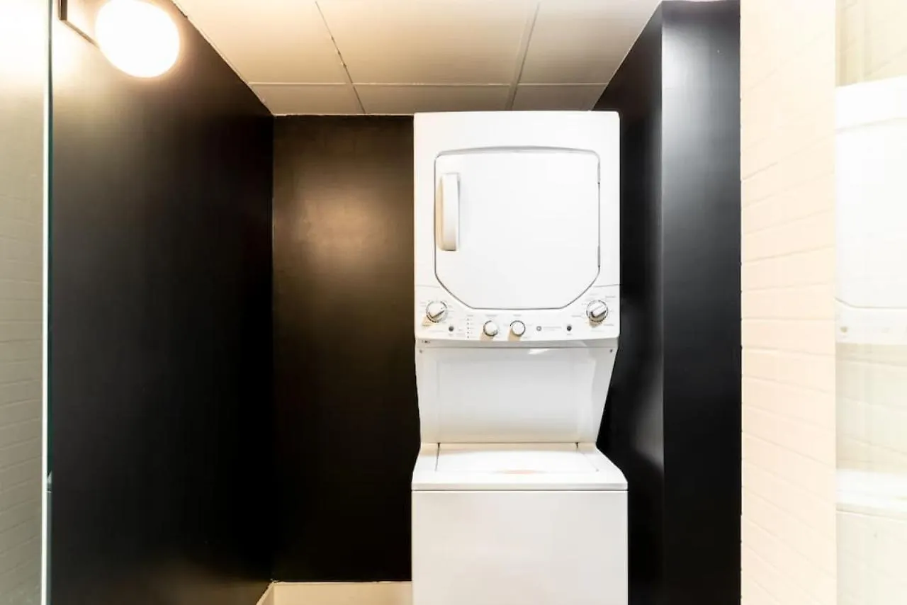 Famous Music Row Presidential Suite 2 Bedroom, 2 Bathroom, 4 Beds Nashville